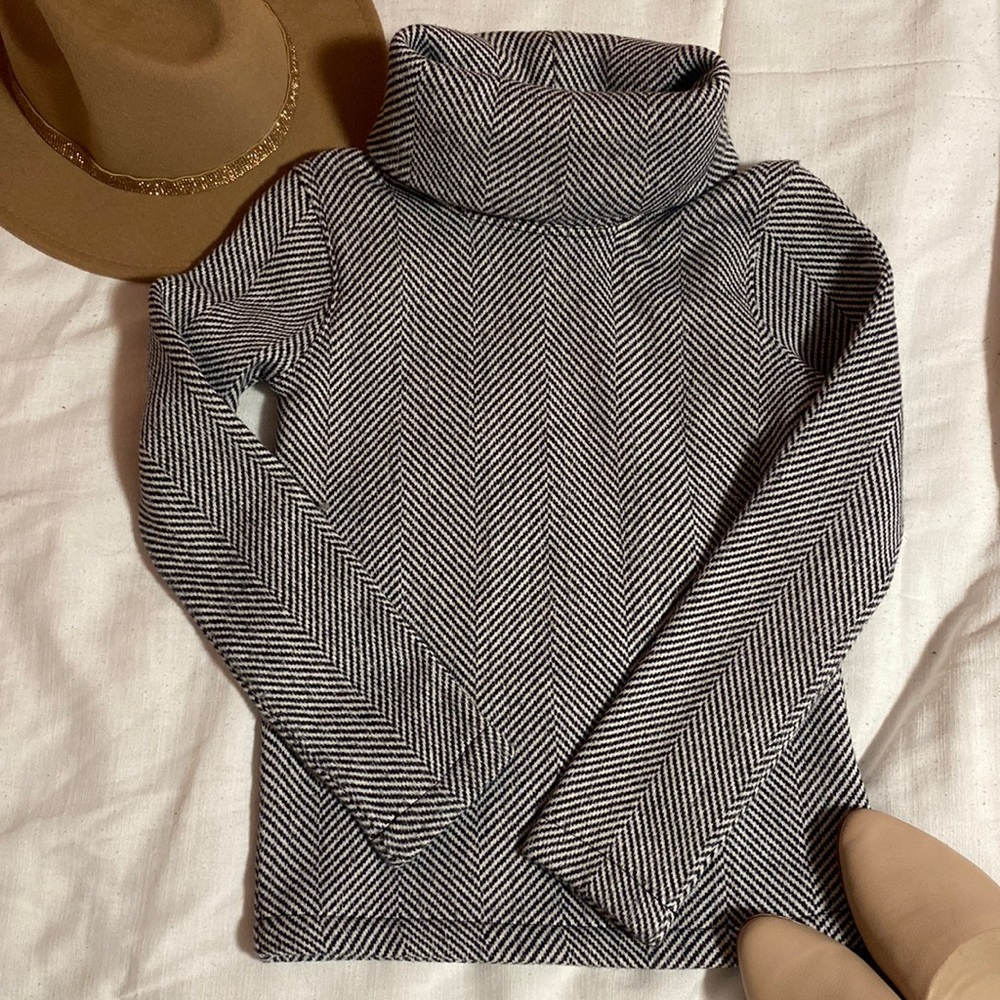 J.crew extra extra small women’s Cowell neck sweater ✨🌙🥾⛺️ so WARM and cozy